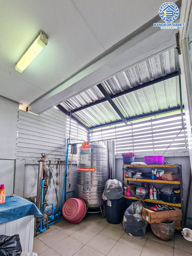 ทาวน์เฮ้าส์มือสองนนทบุรี ม.บุศรินทร์ วงแหวน-รัตนาธิเบศร์ เนื้อที่มากถึง 26 ตร.ว. ฟังก์ชัน 3 ห้องนอน 2 ห้องน้ำ 1 ที่จอดรถ พร้อมของแถมเพียบ! บ้านติดสวนส่วนกลาง บนทำเลแห่งการเดินทาง ใกล้รถไฟฟ้า "สถานีคลองบางไผ่" และจุดขึ้นทางด่วน "ศรีรัช"