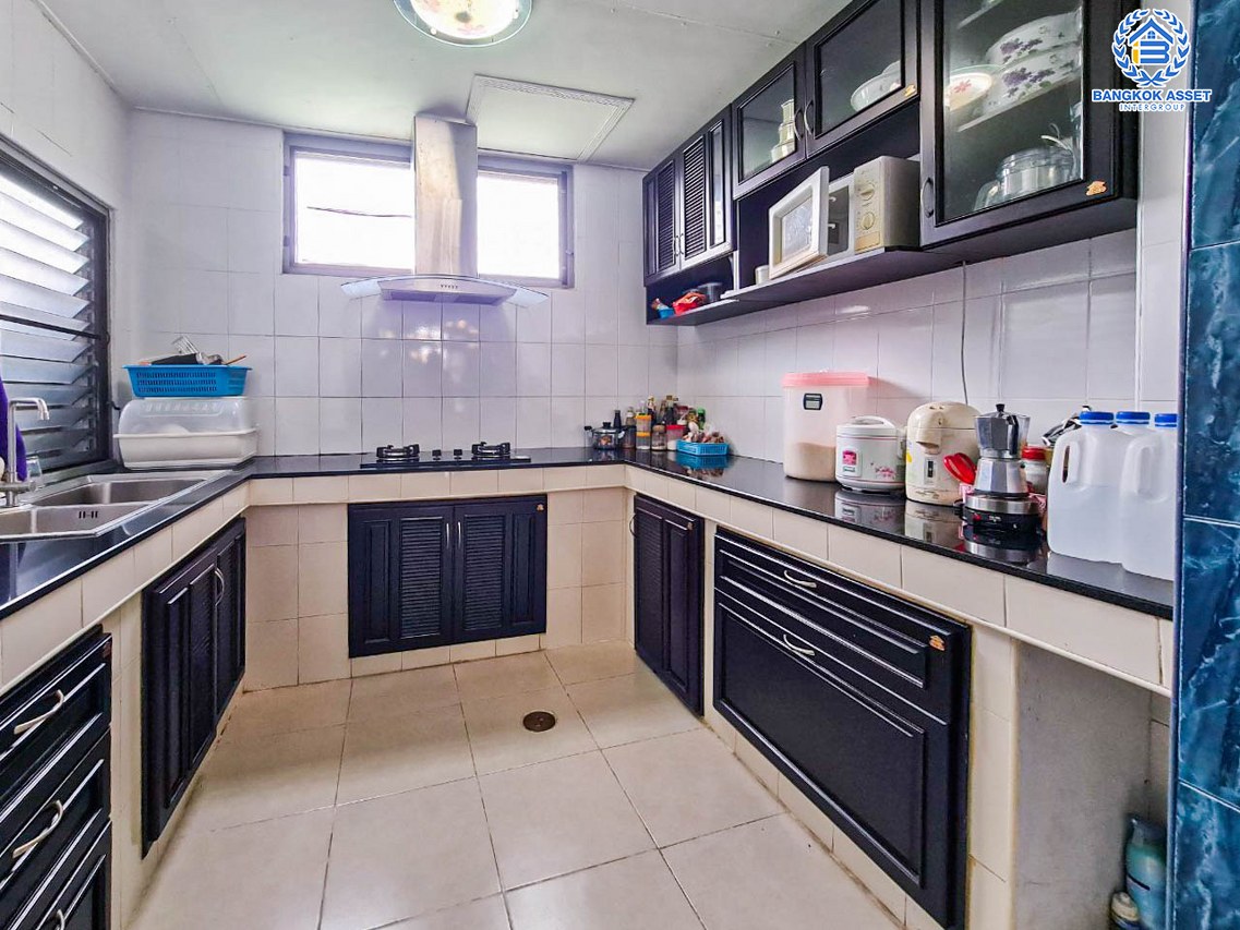 ทาวน์เฮ้าส์มือสองนนทบุรี ม.บุศรินทร์ วงแหวน-รัตนาธิเบศร์ เนื้อที่มากถึง 26 ตร.ว. ฟังก์ชัน 3 ห้องนอน 2 ห้องน้ำ 1 ที่จอดรถ พร้อมของแถมเพียบ! บ้านติดสวนส่วนกลาง บนทำเลแห่งการเดินทาง ใกล้รถไฟฟ้า "สถานีคลองบางไผ่" และจุดขึ้นทางด่วน "ศรีรัช"