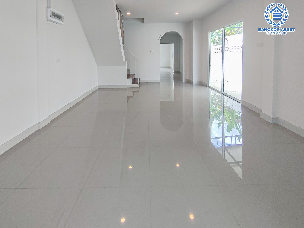 *****ทาวน์เฮ้าส์มือสองกรุงเทพมหานคร ม.รัตนชัยวิลล่า2 แจ้งวัฒนะ เนื้อที่ 51.8 ตร.ว หลังมุม สภาพสวยงาม พร้อมฟังก์ชัน 3 ห้องนอน 2 ห้องน้ำ 1 ที่จอดรถ เหมาะกับทุกการอยู่อาศัย เชื่อมต่อถนนหลายสาย ทำเลทอง! ใกล้สนามบินดอนเมืองและโครงการรถไฟฟ้าสายสีชมพู "สถานีทีโอที"