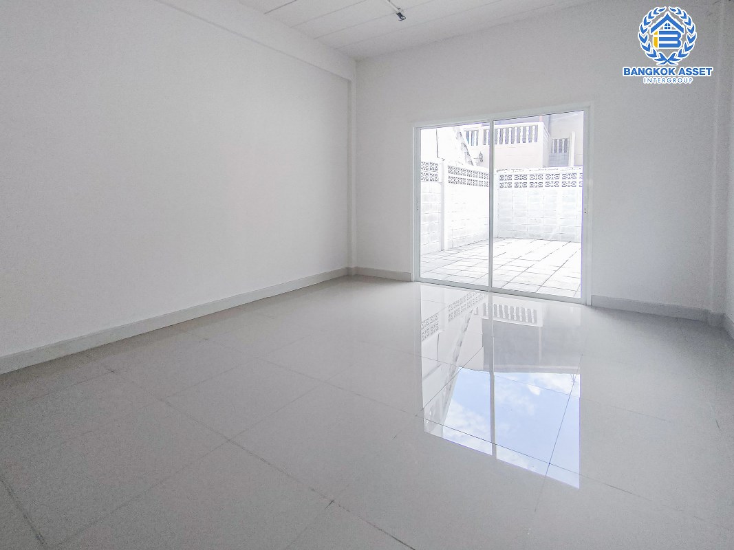 *****ทาวน์เฮ้าส์มือสองกรุงเทพมหานคร ม.รัตนชัยวิลล่า2 แจ้งวัฒนะ เนื้อที่ 51.8 ตร.ว หลังมุม สภาพสวยงาม พร้อมฟังก์ชัน 3 ห้องนอน 2 ห้องน้ำ 1 ที่จอดรถ เหมาะกับทุกการอยู่อาศัย เชื่อมต่อถนนหลายสาย ทำเลทอง! ใกล้สนามบินดอนเมืองและโครงการรถไฟฟ้าสายสีชมพู "สถานีทีโอที"