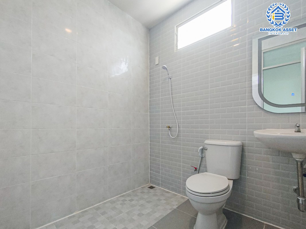 *****ทาวน์เฮ้าส์มือสองกรุงเทพมหานคร ม.รัตนชัยวิลล่า2 แจ้งวัฒนะ เนื้อที่ 51.8 ตร.ว หลังมุม สภาพสวยงาม พร้อมฟังก์ชัน 3 ห้องนอน 2 ห้องน้ำ 1 ที่จอดรถ เหมาะกับทุกการอยู่อาศัย เชื่อมต่อถนนหลายสาย ทำเลทอง! ใกล้สนามบินดอนเมืองและโครงการรถไฟฟ้าสายสีชมพู "สถานีทีโอที"