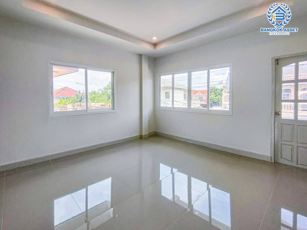 *****ทาวน์เฮ้าส์มือสองกรุงเทพมหานคร ม.รัตนชัยวิลล่า2 แจ้งวัฒนะ เนื้อที่ 51.8 ตร.ว หลังมุม สภาพสวยงาม พร้อมฟังก์ชัน 3 ห้องนอน 2 ห้องน้ำ 1 ที่จอดรถ เหมาะกับทุกการอยู่อาศัย เชื่อมต่อถนนหลายสาย ทำเลทอง! ใกล้สนามบินดอนเมืองและโครงการรถไฟฟ้าสายสีชมพู "สถานีทีโอที"