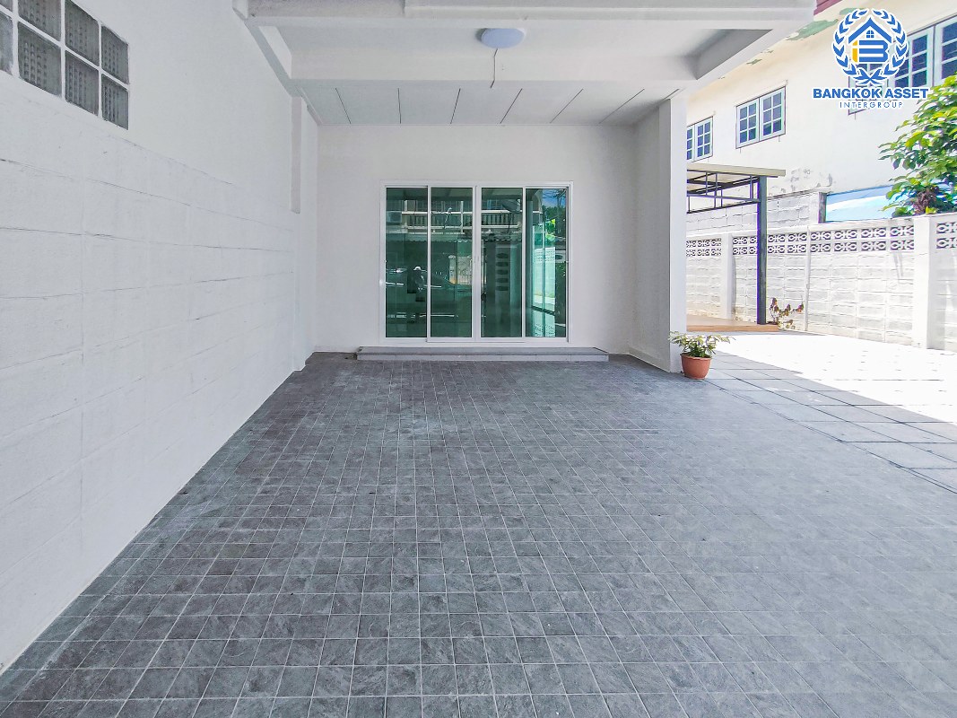 *****ทาวน์เฮ้าส์มือสองกรุงเทพมหานคร ม.รัตนชัยวิลล่า2 แจ้งวัฒนะ เนื้อที่ 51.8 ตร.ว หลังมุม สภาพสวยงาม พร้อมฟังก์ชัน 3 ห้องนอน 2 ห้องน้ำ 1 ที่จอดรถ เหมาะกับทุกการอยู่อาศัย เชื่อมต่อถนนหลายสาย ทำเลทอง! ใกล้สนามบินดอนเมืองและโครงการรถไฟฟ้าสายสีชมพู "สถานีทีโอที"