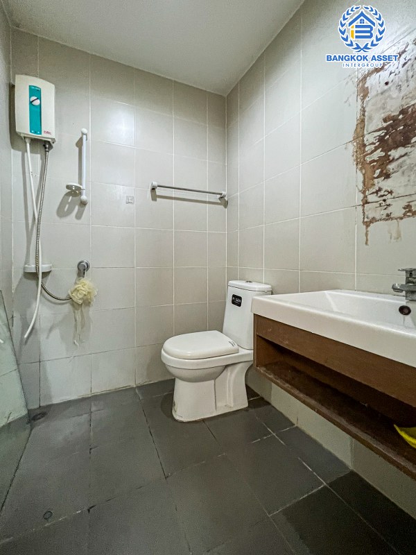 *****ทาวน์เฮ้าส์มือสองนนทบุรี โครงการพฤกษาไลท์ล็อกซ์ รัตนาธิเบศร์ เนื้อที่ 18.5 ตร.ว สภาพดี พร้อมเข้าอยู่! กับฟังก์ชัน 3 ห้องนอน 2 ห้องน้ำ 1 ที่จอดรถ ทำเลเยี่ยม ราคาถูก เข้า-ออกได้หลายช่องทาง ใกล้ห้างสรรพสินค้ายอดนิยมอย่าง "เซ็นทรัลเวสเกต" และโครงการรถไฟฟ้าสายสีม่วง "สถานีตลาดบางใหญ่"