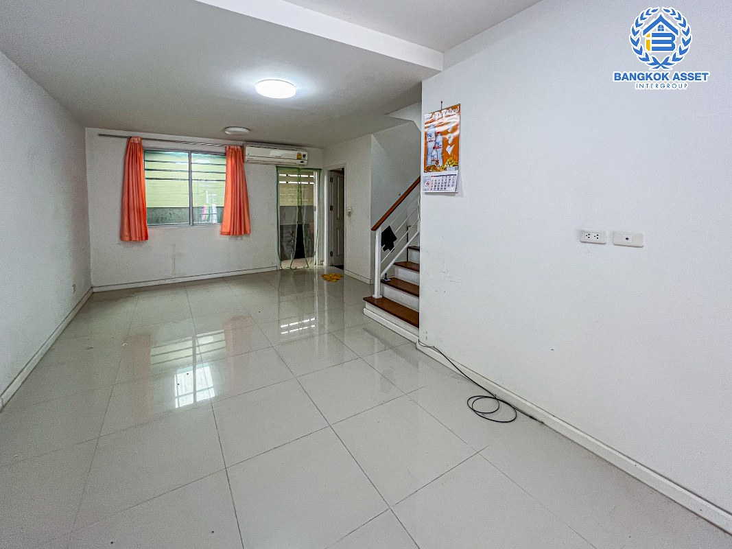 *****ทาวน์เฮ้าส์มือสองนนทบุรี โครงการพฤกษาไลท์ล็อกซ์ รัตนาธิเบศร์ เนื้อที่ 18.5 ตร.ว สภาพดี พร้อมเข้าอยู่! กับฟังก์ชัน 3 ห้องนอน 2 ห้องน้ำ 1 ที่จอดรถ ทำเลเยี่ยม ราคาถูก เข้า-ออกได้หลายช่องทาง ใกล้ห้างสรรพสินค้ายอดนิยมอย่าง "เซ็นทรัลเวสเกต" และโครงการรถไฟฟ้าสายสีม่วง "สถานีตลาดบางใหญ่"