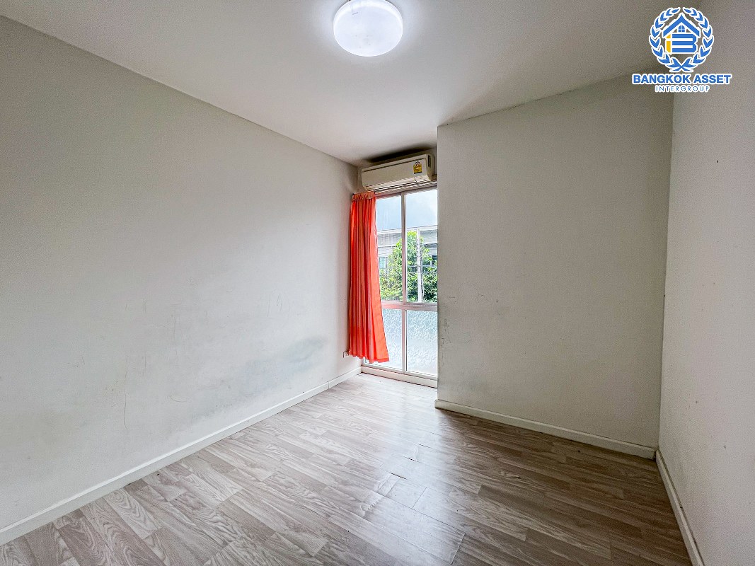 *****ทาวน์เฮ้าส์มือสองนนทบุรี โครงการพฤกษาไลท์ล็อกซ์ รัตนาธิเบศร์ เนื้อที่ 18.5 ตร.ว สภาพดี พร้อมเข้าอยู่! กับฟังก์ชัน 3 ห้องนอน 2 ห้องน้ำ 1 ที่จอดรถ ทำเลเยี่ยม ราคาถูก เข้า-ออกได้หลายช่องทาง ใกล้ห้างสรรพสินค้ายอดนิยมอย่าง "เซ็นทรัลเวสเกต" และโครงการรถไฟฟ้าสายสีม่วง "สถานีตลาดบางใหญ่"