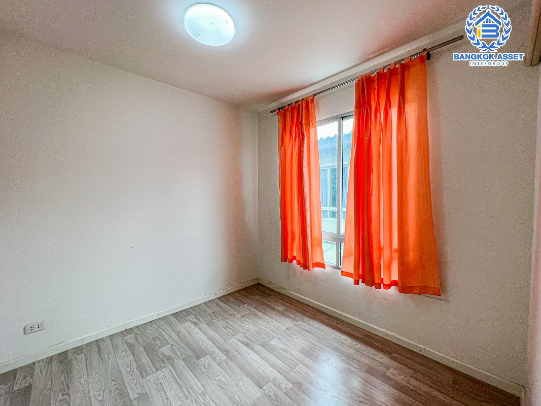 *****ทาวน์เฮ้าส์มือสองนนทบุรี โครงการพฤกษาไลท์ล็อกซ์ รัตนาธิเบศร์ เนื้อที่ 18.5 ตร.ว สภาพดี พร้อมเข้าอยู่! กับฟังก์ชัน 3 ห้องนอน 2 ห้องน้ำ 1 ที่จอดรถ ทำเลเยี่ยม ราคาถูก เข้า-ออกได้หลายช่องทาง ใกล้ห้างสรรพสินค้ายอดนิยมอย่าง "เซ็นทรัลเวสเกต" และโครงการรถไฟฟ้าสายสีม่วง "สถานีตลาดบางใหญ่"