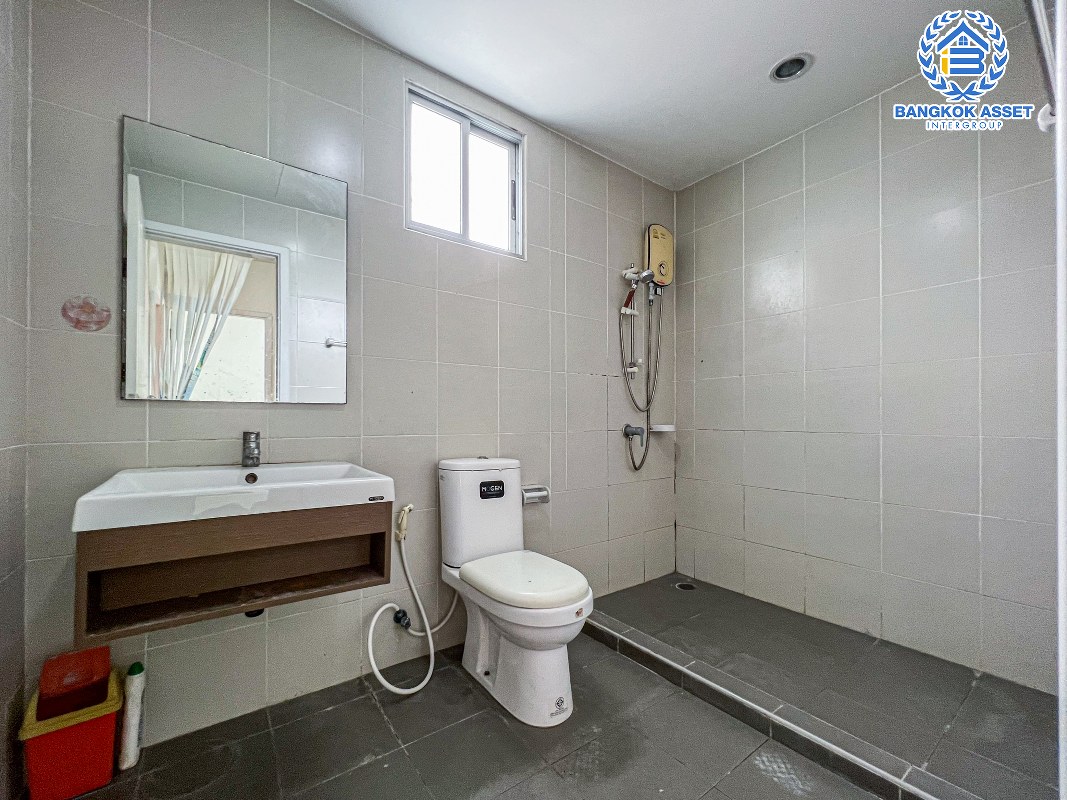 *****ทาวน์เฮ้าส์มือสองนนทบุรี โครงการพฤกษาไลท์ล็อกซ์ รัตนาธิเบศร์ เนื้อที่ 18.5 ตร.ว สภาพดี พร้อมเข้าอยู่! กับฟังก์ชัน 3 ห้องนอน 2 ห้องน้ำ 1 ที่จอดรถ ทำเลเยี่ยม ราคาถูก เข้า-ออกได้หลายช่องทาง ใกล้ห้างสรรพสินค้ายอดนิยมอย่าง "เซ็นทรัลเวสเกต" และโครงการรถไฟฟ้าสายสีม่วง "สถานีตลาดบางใหญ่"