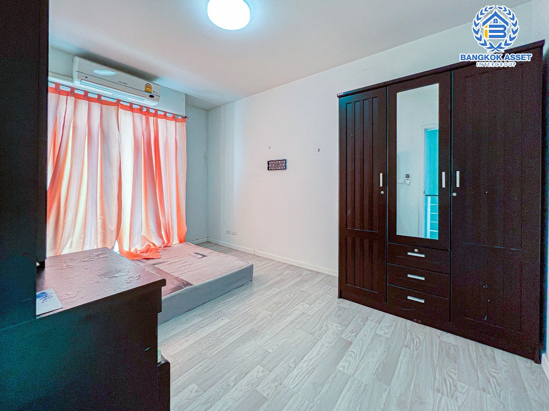 *****ทาวน์เฮ้าส์มือสองนนทบุรี โครงการพฤกษาไลท์ล็อกซ์ รัตนาธิเบศร์ เนื้อที่ 18.5 ตร.ว สภาพดี พร้อมเข้าอยู่! กับฟังก์ชัน 3 ห้องนอน 2 ห้องน้ำ 1 ที่จอดรถ ทำเลเยี่ยม ราคาถูก เข้า-ออกได้หลายช่องทาง ใกล้ห้างสรรพสินค้ายอดนิยมอย่าง "เซ็นทรัลเวสเกต" และโครงการรถไฟฟ้าสายสีม่วง "สถานีตลาดบางใหญ่"