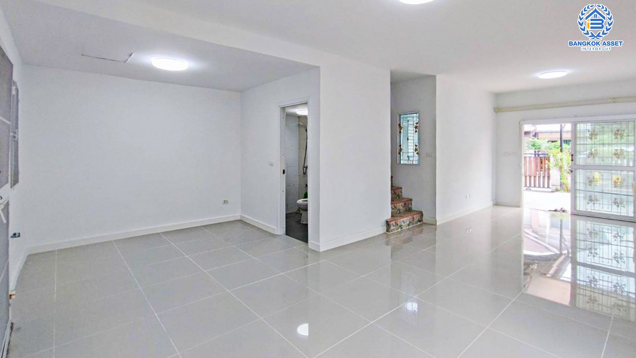 *****ทาวน์เฮ้าส์มือสองนนทบุรี โครงการ พฤกษาวิลล์28 วงแหวน-รัตนาธิเบศร์ หลังมุม เนื้อที่เยอะเกือบเท่าบ้านแฝดถึง 34.7 ตร.ว. ฟังก์ชัน 3 ห้องนอน 2 ห้องน้ำ 1 ที่จอดรถ แถมฟรี! 4 เครื่องปรับอากาศ บนทำเลเยี่ยม 8 นาทีก็ถึงรถไฟฟ้าสายสีม่วง "สถานีตลาดบางใหญ่" และทางด่วน