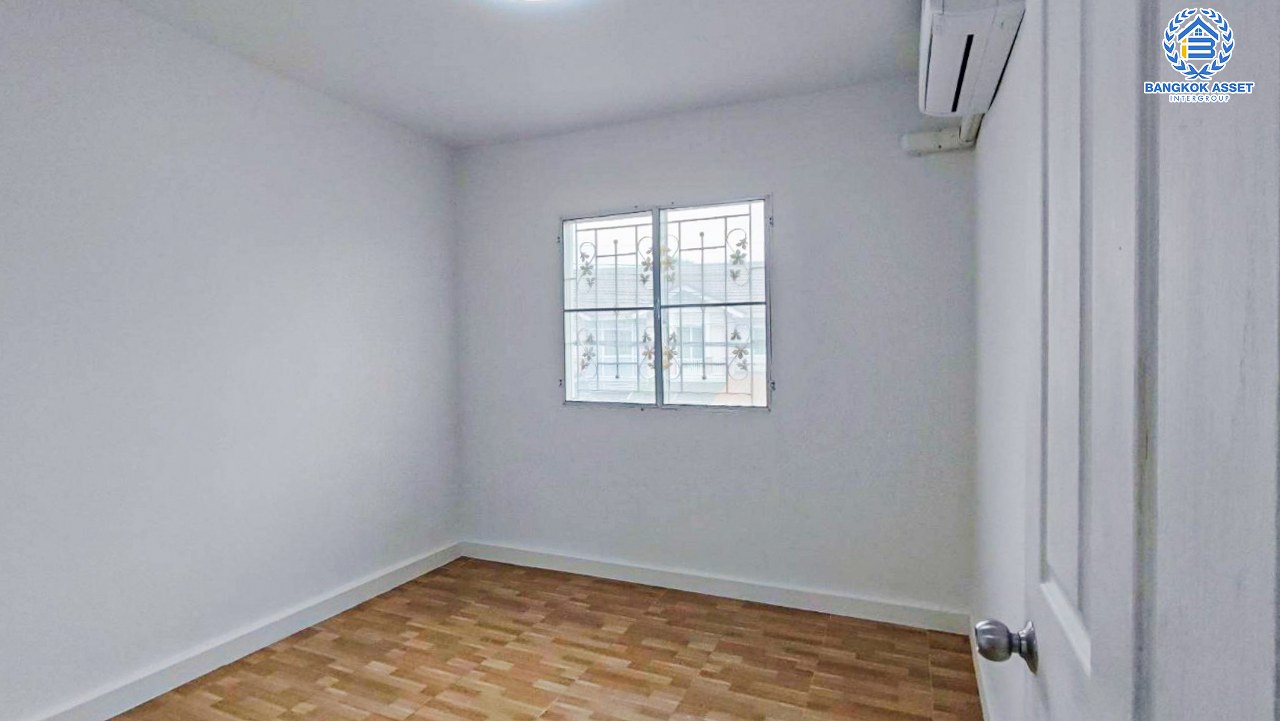 *****ทาวน์เฮ้าส์มือสองนนทบุรี โครงการ พฤกษาวิลล์28 วงแหวน-รัตนาธิเบศร์ หลังมุม เนื้อที่เยอะเกือบเท่าบ้านแฝดถึง 34.7 ตร.ว. ฟังก์ชัน 3 ห้องนอน 2 ห้องน้ำ 1 ที่จอดรถ แถมฟรี! 4 เครื่องปรับอากาศ บนทำเลเยี่ยม 8 นาทีก็ถึงรถไฟฟ้าสายสีม่วง "สถานีตลาดบางใหญ่" และทางด่วน