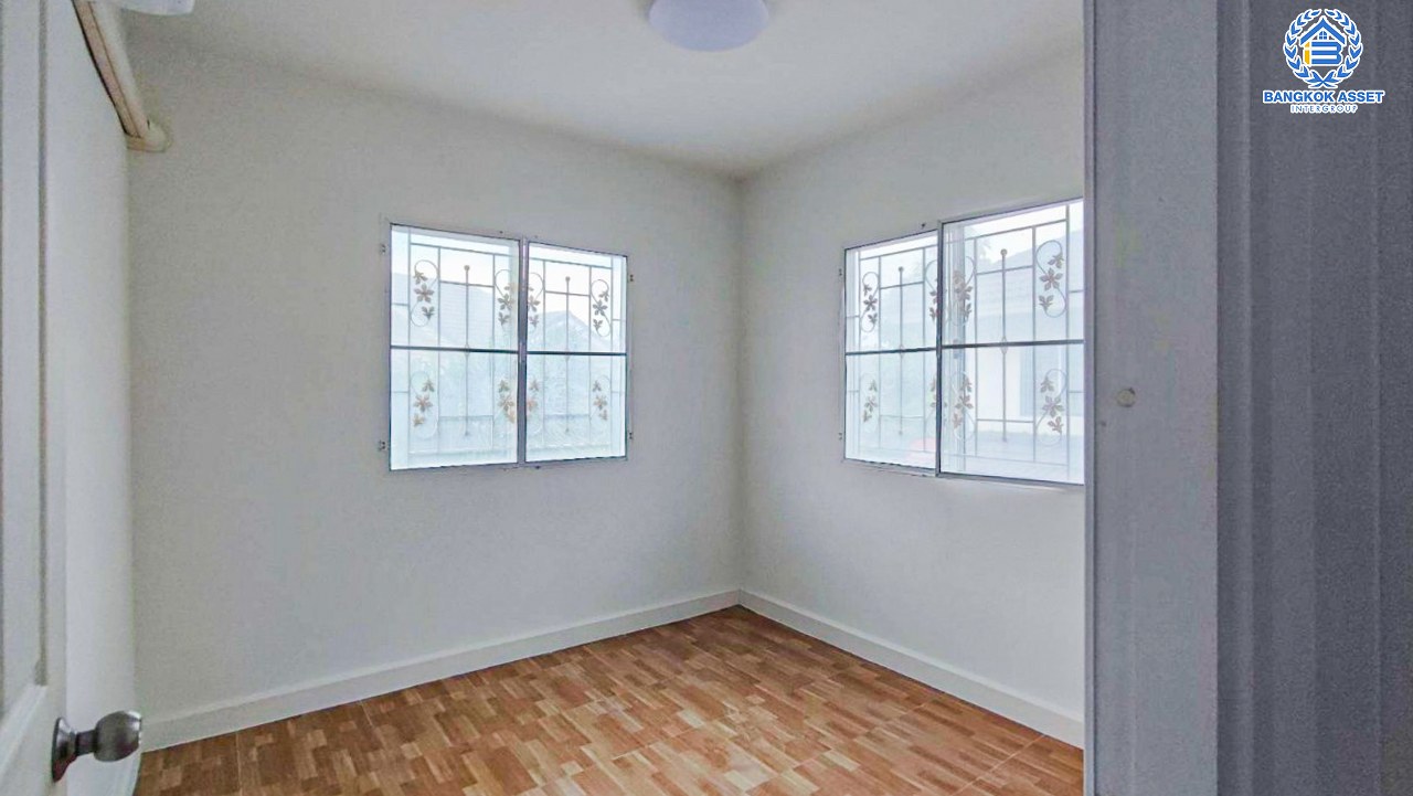 *****ทาวน์เฮ้าส์มือสองนนทบุรี โครงการ พฤกษาวิลล์28 วงแหวน-รัตนาธิเบศร์ หลังมุม เนื้อที่เยอะเกือบเท่าบ้านแฝดถึง 34.7 ตร.ว. ฟังก์ชัน 3 ห้องนอน 2 ห้องน้ำ 1 ที่จอดรถ แถมฟรี! 4 เครื่องปรับอากาศ บนทำเลเยี่ยม 8 นาทีก็ถึงรถไฟฟ้าสายสีม่วง "สถานีตลาดบางใหญ่" และทางด่วน