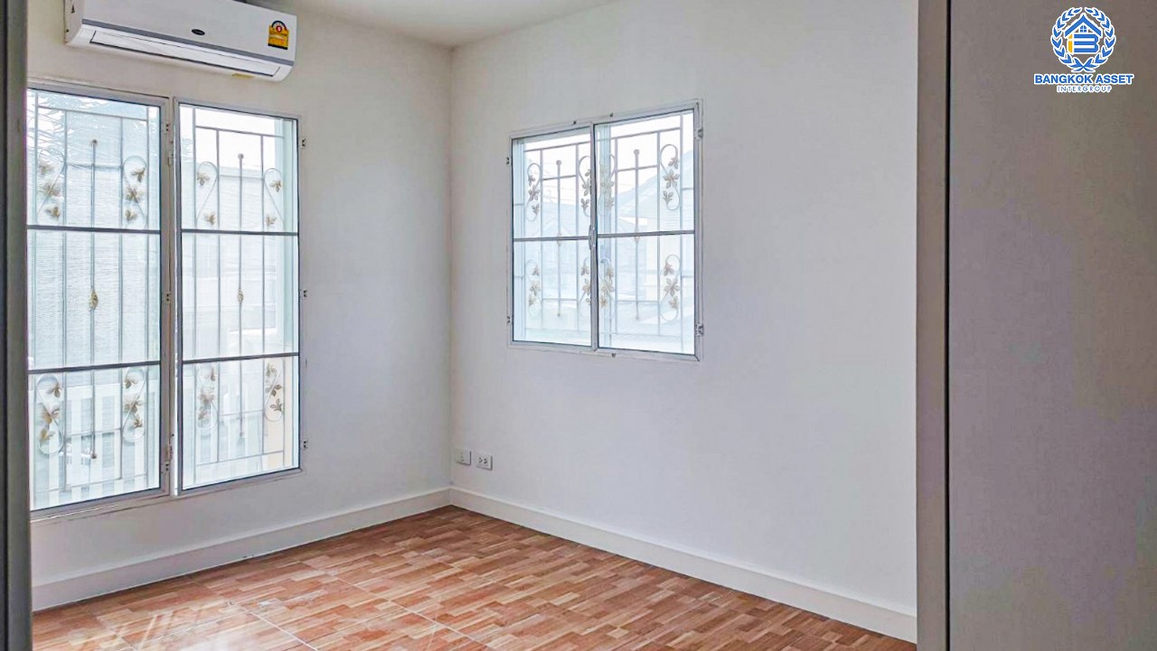 *****ทาวน์เฮ้าส์มือสองนนทบุรี โครงการ พฤกษาวิลล์28 วงแหวน-รัตนาธิเบศร์ หลังมุม เนื้อที่เยอะเกือบเท่าบ้านแฝดถึง 34.7 ตร.ว. ฟังก์ชัน 3 ห้องนอน 2 ห้องน้ำ 1 ที่จอดรถ แถมฟรี! 4 เครื่องปรับอากาศ บนทำเลเยี่ยม 8 นาทีก็ถึงรถไฟฟ้าสายสีม่วง "สถานีตลาดบางใหญ่" และทางด่วน