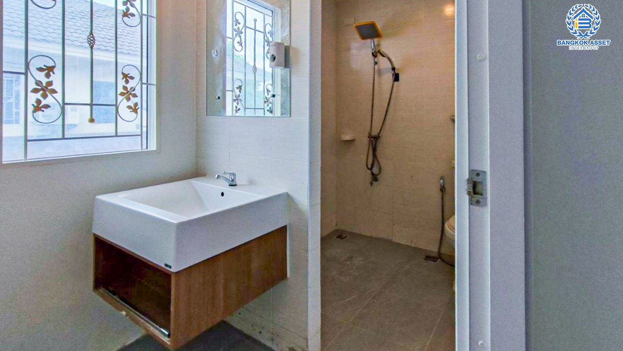 *****ทาวน์เฮ้าส์มือสองนนทบุรี โครงการ พฤกษาวิลล์28 วงแหวน-รัตนาธิเบศร์ หลังมุม เนื้อที่เยอะเกือบเท่าบ้านแฝดถึง 34.7 ตร.ว. ฟังก์ชัน 3 ห้องนอน 2 ห้องน้ำ 1 ที่จอดรถ แถมฟรี! 4 เครื่องปรับอากาศ บนทำเลเยี่ยม 8 นาทีก็ถึงรถไฟฟ้าสายสีม่วง "สถานีตลาดบางใหญ่" และทางด่วน