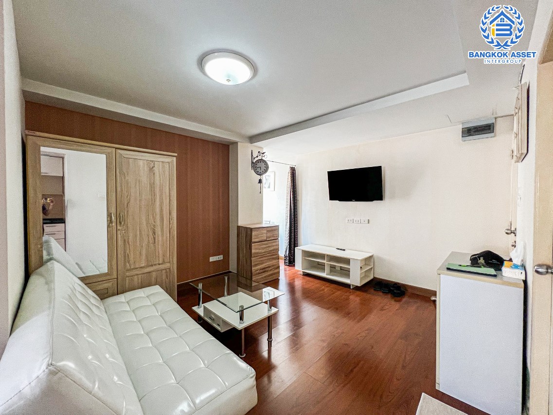 คอนโดมิเนียมมือสอง กรุงเทพมหานคร แฮปปี้คอนโด ดอนเมือง ห้องมุม เนื้อที่ 37.86 ตร.ว. ฟังก์ชัน 1 ห้องนอน 1 ห้องน้ำ 1 ที่จอดรถ พื้นที่ใช้สอยภายในกว้างขวาง แถม! เฟอร์นิเจอร์ครบพร้อมอยู่ บนทำเลเดินทางสะดวก เชื่อมต่อสนามบินดอนเมือง ใกล้รถไฟฟ้าสายสีแดง "สถานีดอนเมือง" และทางด่วน "อุตราภิมุข"