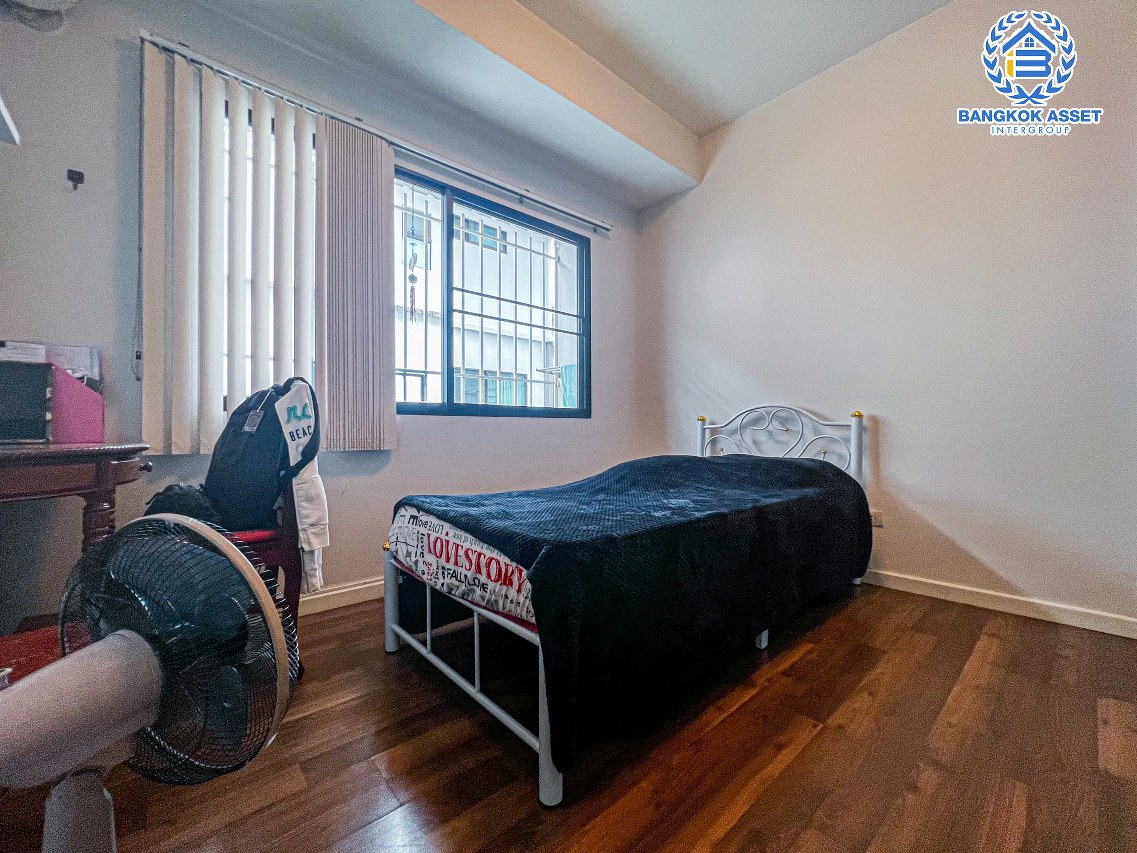 *****ทาวน์โฮมมือสองกรุงเทพมหานคร โครงการ บ้านใหม่2 พุทธบูชา เนื้อที่ 19.6 ตร.ว. ฟังก์ชัน 3 ห้องนอน 3 ห้องน้ำ 2 ที่จอดรถ บ้านใกล้สวน อยู่ต้นซอย ตกแต่งพร้อมอยู่ บนทำเลเชื่อมต่อถนนพุทธบูชา, ถนนประชาอุทิศ, ถนนพระะราม2 ใกล้จุดขึ้นทางด่วน "สุขสวัสดิ์" จองเลย!