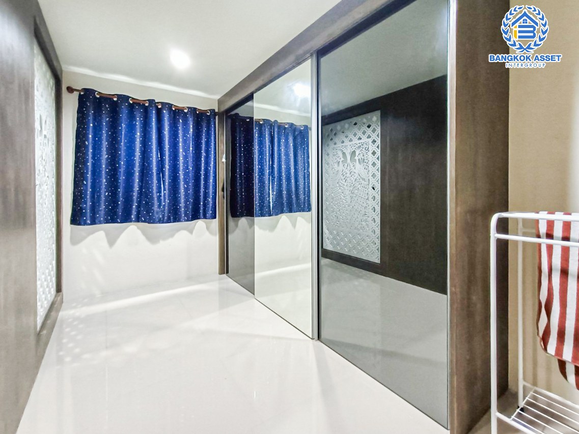 *****ทาวน์โฮมมือสอง นนทบุรี หมู่บ้านธาราดี ราชพฤกษ์ เนื้อที่กว้าง 21.90 ตร.ว. ฟังก์ชัน 3 ห้องนอน 4 ห้องน้ำ ที่จอดรถ 2 คัน บ้านสวย แต่งสไตล์โมเดิร์น แถมฟรี! เครื่องปรับอากาศ อยู่บนทำเลแห่งการเดินทาง เชื่อมต่อถนนราชพฤกษ์, ถนนติวานนท์ ใกล้รถไฟฟ้าสายสีม่วง "สถานีบางรักน้อยท่าอิฐ" และทางด่วน "ศรีรัช"