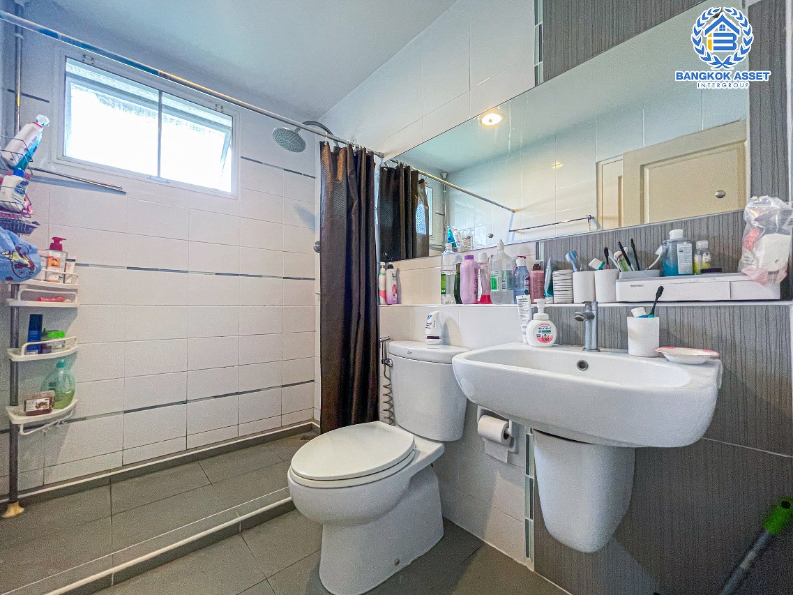 *****บ้านเดี่ยวมือสองนนทบุรี โครงการ พฤกษ์ลดา2 บางใหญ่ คุณภาพระดับ L&H เนื้อที่กว้างถึง 56 ตร.ว. พร้อมฟังก์ชัน 3 ห้องน้ำ 3 ห้องน้ำ 2 ที่จอดรถ บ้านต่อเติมห้องครัวอย่างดี มีห้องทานอาหาร บนทำเลเดินทางสะดวก เพียง 12 นาทีถึงเซ็นทรัลเวสต์เกต และรถไฟฟ้าสายสีม่วง "สถานีคลองบางไผ่" จองเลย!