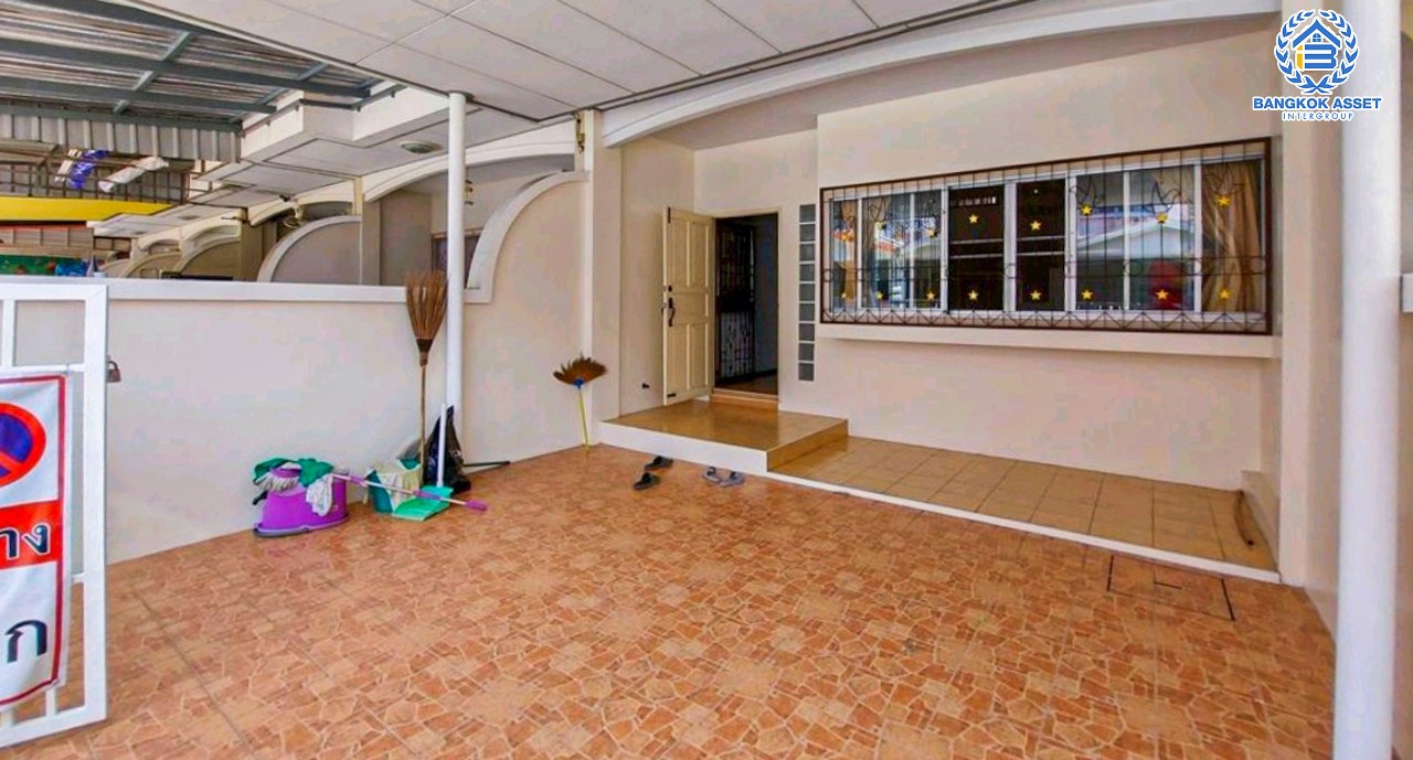 ทาวน์โฮมมือสองนนทบุรี โครงการ สวนนนท์วิลล์ รัตนาธิเบศร์ เนื้อที่กว้างขวาง 24.1 ตร.ว. ฟังก์ชัน 3 ห้องนอน 3 ห้องน้ำ 2 ที่จอดรถ บ้านสภาพใหม่ บนทำเลดี เชื่อมต่อหลายเส้นทาง เพียง 10 นาทีก็ถึงรถไฟฟ้าสายสีม่วง "สถานีไทรม้า" ราคาดีที่สุดในทำเลท่าอิฐ ห้ามพลาด!!