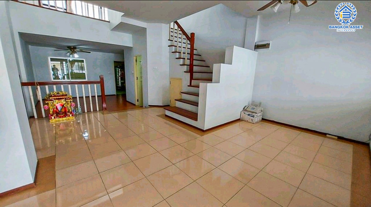 ทาวน์โฮมมือสองนนทบุรี โครงการ สวนนนท์วิลล์ รัตนาธิเบศร์ เนื้อที่กว้างขวาง 24.1 ตร.ว. ฟังก์ชัน 3 ห้องนอน 3 ห้องน้ำ 2 ที่จอดรถ บ้านสภาพใหม่ บนทำเลดี เชื่อมต่อหลายเส้นทาง เพียง 10 นาทีก็ถึงรถไฟฟ้าสายสีม่วง "สถานีไทรม้า" ราคาดีที่สุดในทำเลท่าอิฐ ห้ามพลาด!!