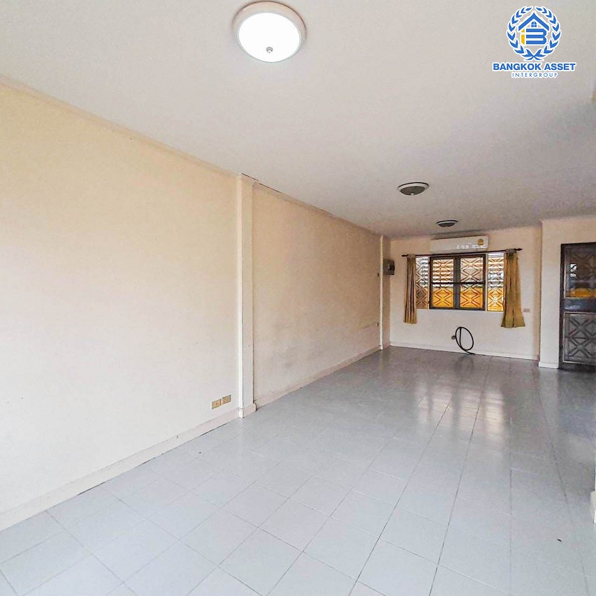 *****ทาวน์เฮ้าส์มือสองนนทบุรี โครงการ บุศรินทร์ วงแหวน-รัตนาธิเบศร์ เนื้อที่กว้างขวางถึง 26.2 ตร.ว. ฟังก์ชัน 3 ห้องนอน 2 ห้องน้ำ 2 ที่จอดรถ แถมฟรี! 1 เครื่องปรับอากาศ บนทำเลเดินทางสะดวก ใกล้รถไฟฟ้า "สถานีคลองบางไผ่" และจุดขึ้นทางด่วน "แจ้งวัฒนะ" จองเลย!