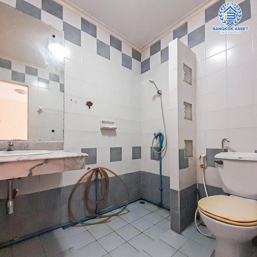 *****ทาวน์เฮ้าส์มือสองนนทบุรี โครงการ บุศรินทร์ วงแหวน-รัตนาธิเบศร์ เนื้อที่กว้างขวางถึง 26.2 ตร.ว. ฟังก์ชัน 3 ห้องนอน 2 ห้องน้ำ 2 ที่จอดรถ แถมฟรี! 1 เครื่องปรับอากาศ บนทำเลเดินทางสะดวก ใกล้รถไฟฟ้า "สถานีคลองบางไผ่" และจุดขึ้นทางด่วน "แจ้งวัฒนะ" จองเลย!