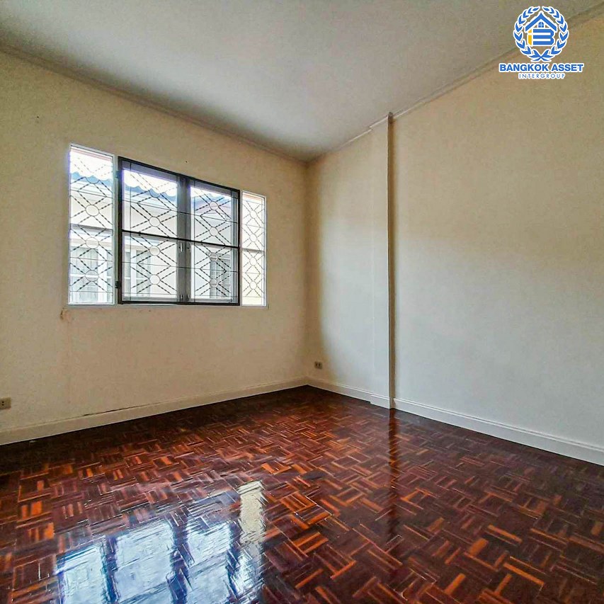 *****ทาวน์เฮ้าส์มือสองนนทบุรี โครงการ บุศรินทร์ วงแหวน-รัตนาธิเบศร์ เนื้อที่กว้างขวางถึง 26.2 ตร.ว. ฟังก์ชัน 3 ห้องนอน 2 ห้องน้ำ 2 ที่จอดรถ แถมฟรี! 1 เครื่องปรับอากาศ บนทำเลเดินทางสะดวก ใกล้รถไฟฟ้า "สถานีคลองบางไผ่" และจุดขึ้นทางด่วน "แจ้งวัฒนะ" จองเลย!