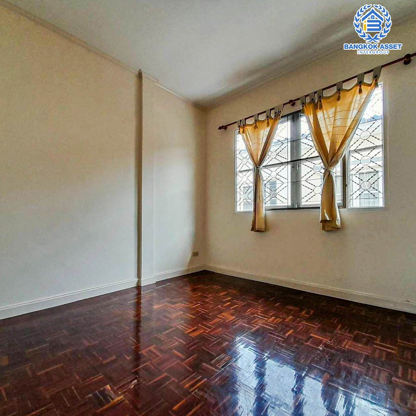 *****ทาวน์เฮ้าส์มือสองนนทบุรี โครงการ บุศรินทร์ วงแหวน-รัตนาธิเบศร์ เนื้อที่กว้างขวางถึง 26.2 ตร.ว. ฟังก์ชัน 3 ห้องนอน 2 ห้องน้ำ 2 ที่จอดรถ แถมฟรี! 1 เครื่องปรับอากาศ บนทำเลเดินทางสะดวก ใกล้รถไฟฟ้า "สถานีคลองบางไผ่" และจุดขึ้นทางด่วน "แจ้งวัฒนะ" จองเลย!