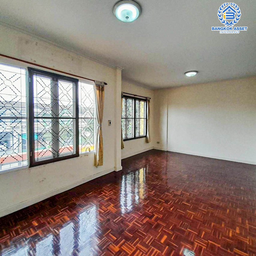 *****ทาวน์เฮ้าส์มือสองนนทบุรี โครงการ บุศรินทร์ วงแหวน-รัตนาธิเบศร์ เนื้อที่กว้างขวางถึง 26.2 ตร.ว. ฟังก์ชัน 3 ห้องนอน 2 ห้องน้ำ 2 ที่จอดรถ แถมฟรี! 1 เครื่องปรับอากาศ บนทำเลเดินทางสะดวก ใกล้รถไฟฟ้า "สถานีคลองบางไผ่" และจุดขึ้นทางด่วน "แจ้งวัฒนะ" จองเลย!