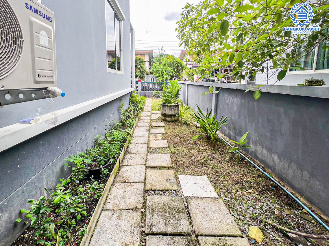 บ้านแฝดมือสองปทุมธานี โครงการ ปิ่นฤทัย รังสิต-นครนายก เนื้อที่กว้างถึง 35 ตร.ว. ฟังก์ชัน 2 ห้องนอน 2 ห้องน้ำ 1 ที่จอดรถ แถมฟรี! 4 เครื่องปรับอากาศ, 1 เครื่องทำน้ำอุ่น บนทำเลดี เชื่อมต่อถนนคลองหลวง, ถนนคลองสาม, ถนนวงแหวนรอบนอก, ถนนรังสิต-นครนายก...