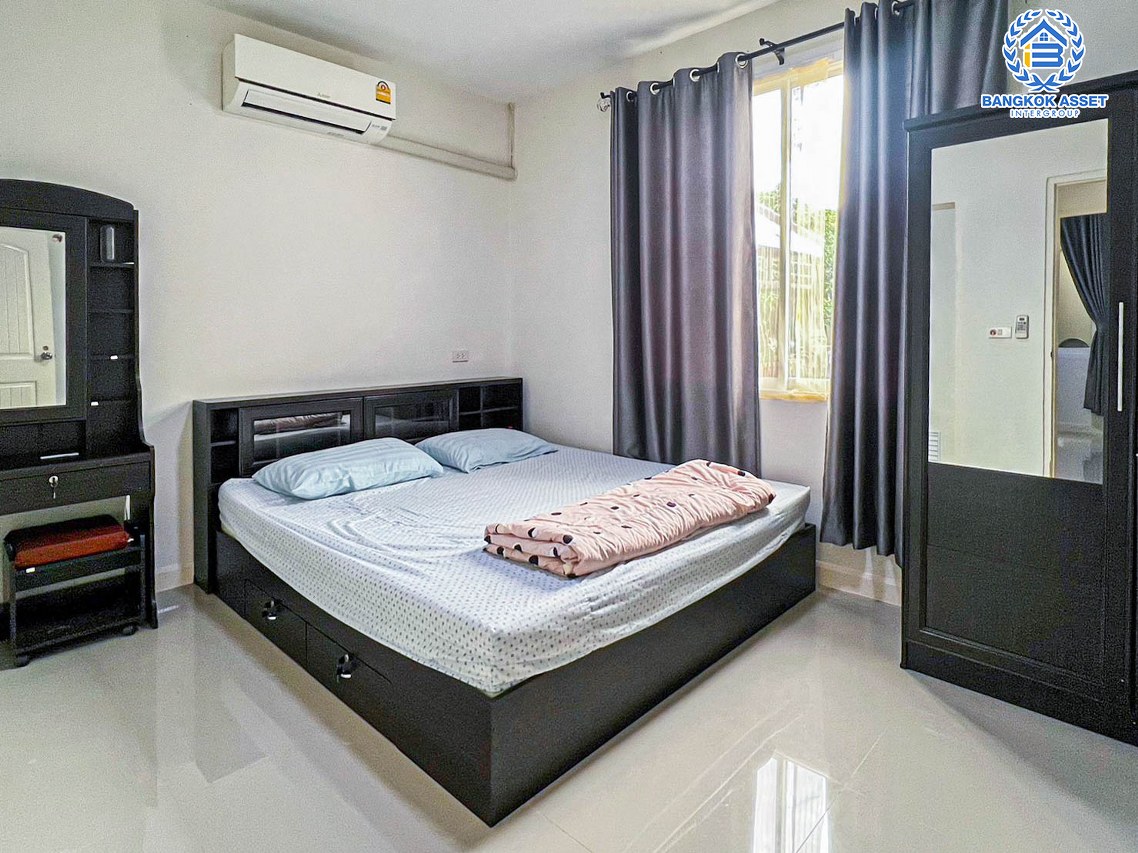 บ้านแฝดมือสองปทุมธานี โครงการ ปิ่นฤทัย รังสิต-นครนายก เนื้อที่กว้างถึง 35 ตร.ว. ฟังก์ชัน 2 ห้องนอน 2 ห้องน้ำ 1 ที่จอดรถ แถมฟรี! 4 เครื่องปรับอากาศ, 1 เครื่องทำน้ำอุ่น บนทำเลดี เชื่อมต่อถนนคลองหลวง, ถนนคลองสาม, ถนนวงแหวนรอบนอก, ถนนรังสิต-นครนายก...