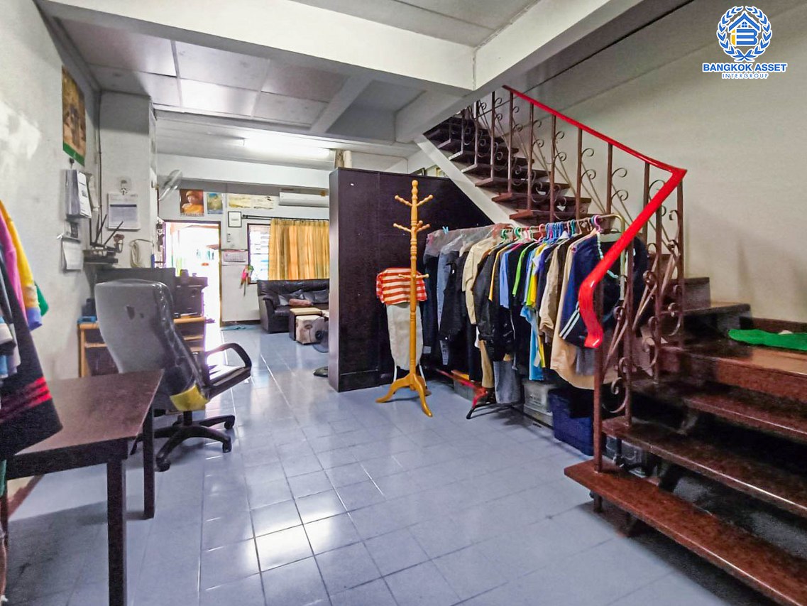 *****ทาวน์เฮ้าส์มือสองกรุงเทพมหานคร โครงการ ณัฐกานต์ พหลโยธิน #หลังมุม เนื้อที่กว้างขวางถึง 29.3 ตร.ว. พร้อมฟังก์ชัน 3 ห้องนอน 2 ห้องน้ำ 1 ที่จอดรถ บ้านสภาพดี บนทำเลใกล้สนามบินดอนเมือง เพียง 12 นาทีก็ถึงรถไฟฟ้าสายสีเขียว "สถานีสะพานใหม่" จองเลย!