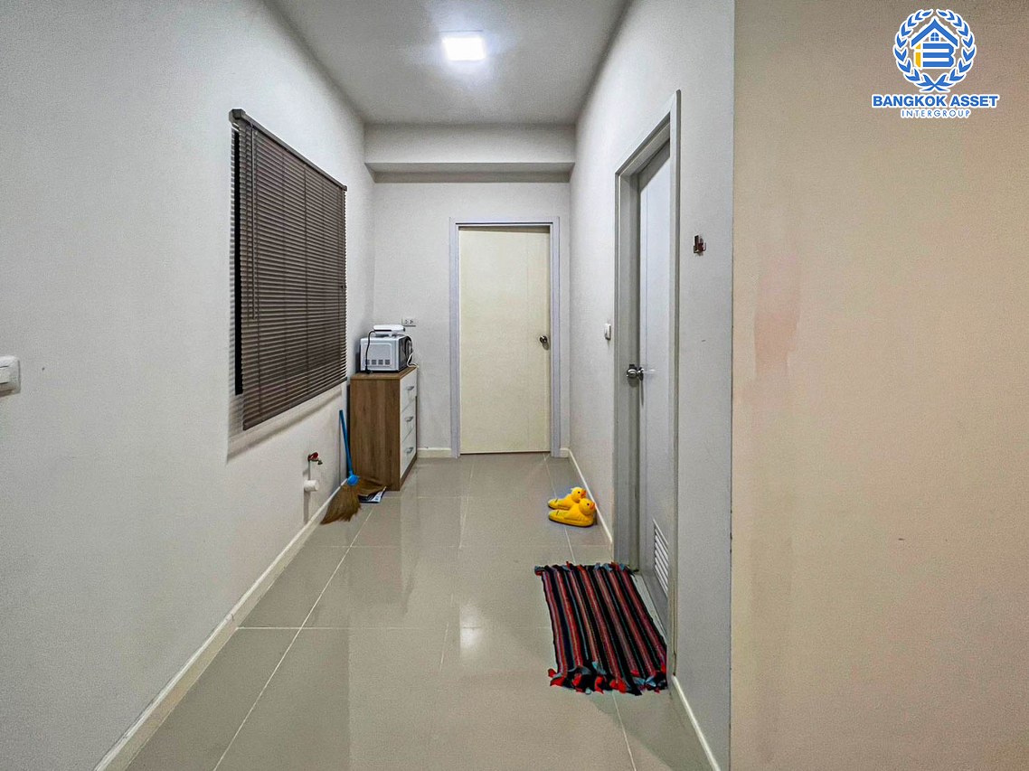 *****ทาวน์เฮ้าส์มือสองปทุมธานี โครงการ เดอะคอนเนค49 รังสิต-คลองสอง #หลังมุม เนื้อที่กว้างถึง 27.4 ตร.ว. ฟังก์ชัน 4 ห้องนอน 2 ห้องน้ำ 2 ที่จอดรถ บ้านสภาพใหม่ น่าอยู่มาก บนทำเลแห่งการเดินทาง ใกล้รถไฟฟ้าสายสีแดง "สถานีมหาวิทยาลัยธรรมศาสตร์" และทางด่วน "ดอนเมืองโทลเวย์"