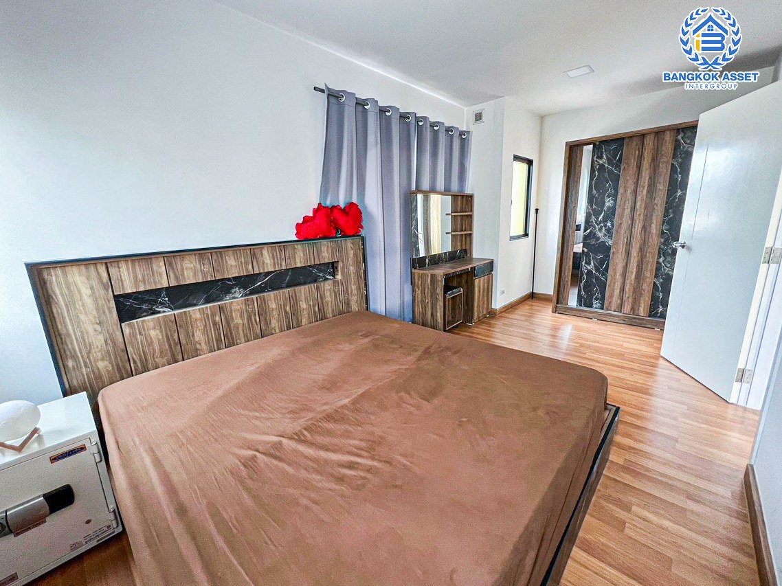 *****ทาวน์เฮ้าส์มือสองปทุมธานี โครงการ เดอะคอนเนค49 รังสิต-คลองสอง #หลังมุม เนื้อที่กว้างถึง 27.4 ตร.ว. ฟังก์ชัน 4 ห้องนอน 2 ห้องน้ำ 2 ที่จอดรถ บ้านสภาพใหม่ น่าอยู่มาก บนทำเลแห่งการเดินทาง ใกล้รถไฟฟ้าสายสีแดง "สถานีมหาวิทยาลัยธรรมศาสตร์" และทางด่วน "ดอนเมืองโทลเวย์"