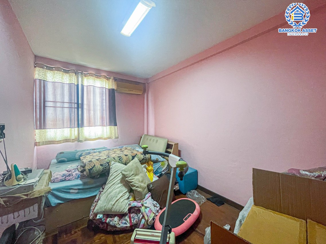 อาคารพาณิชย์มือสอง 4 ชั้น ติดถนนวงศ์สว่าง ทำเลดีตั้งอยู่บนย่านชุมชน เหมาะกับการลงทุนทำธุรกิจ ภายในสวยพร้อมเข้าอยู่ เนื้อที่ 15.50 ตร.ว. ฟังก์ชัน 4 ห้องนอน  เดินทางง่ายเข้า-ออกได้ทั้ง ถนนวงศ์สว่าง, รัตนาธิเบศร์, ถนนประชาชื่น ใกล้ทางด่วน "ศรีรัช"