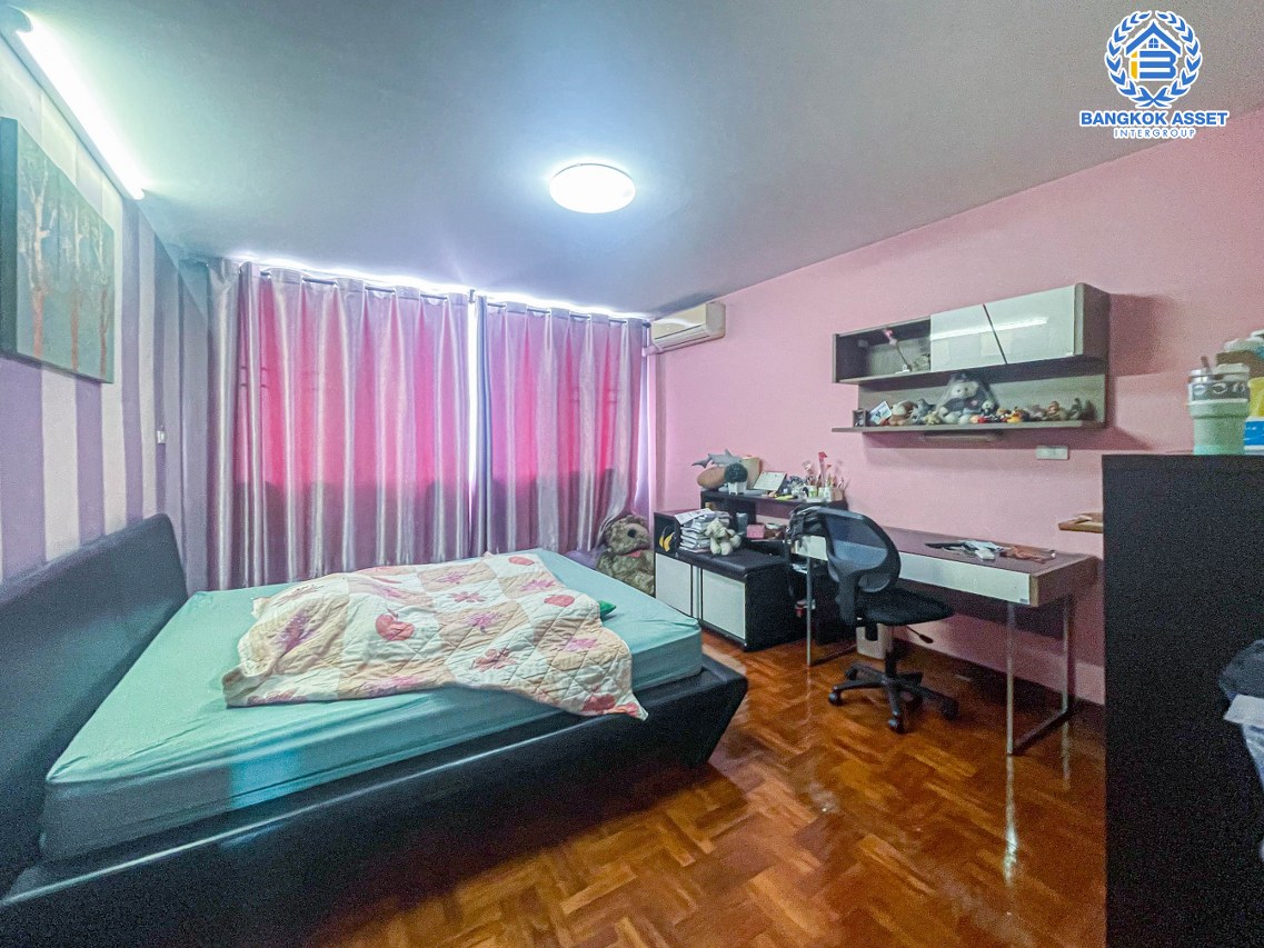 อาคารพาณิชย์มือสอง 4 ชั้น ติดถนนวงศ์สว่าง ทำเลดีตั้งอยู่บนย่านชุมชน เหมาะกับการลงทุนทำธุรกิจ ภายในสวยพร้อมเข้าอยู่ เนื้อที่ 15.50 ตร.ว. ฟังก์ชัน 4 ห้องนอน  เดินทางง่ายเข้า-ออกได้ทั้ง ถนนวงศ์สว่าง, รัตนาธิเบศร์, ถนนประชาชื่น ใกล้ทางด่วน "ศรีรัช"