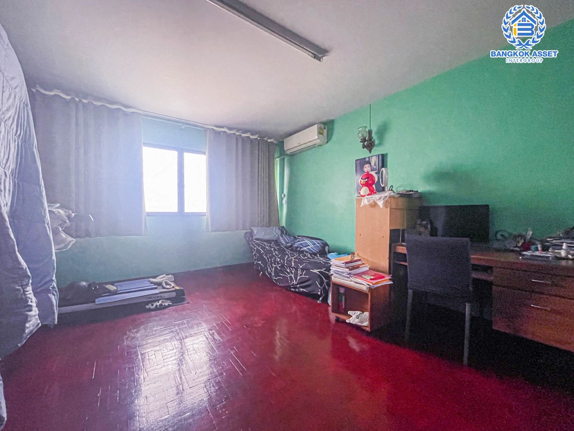 *****อาคารพาณิชย์มือสอง 4 ชั้น ติดถนนวงศ์สว่าง สภาพภายในสวย เนื้อที่ 15.50 ตร.ว. ฟังก์ชัน 4 ห้องนอน ทำเลดีตั้งอยู่บนย่านชุมชน เหมาะสำหรับการลงทุนทำธุรกิจ เดินทางง่ายเข้า-ออกได้ทั้ง ถนนวงศ์สว่าง, รัตนาธิเบศร์, ถนนประชาชื่น ใกล้ทางด่วน "ศรีรัช"