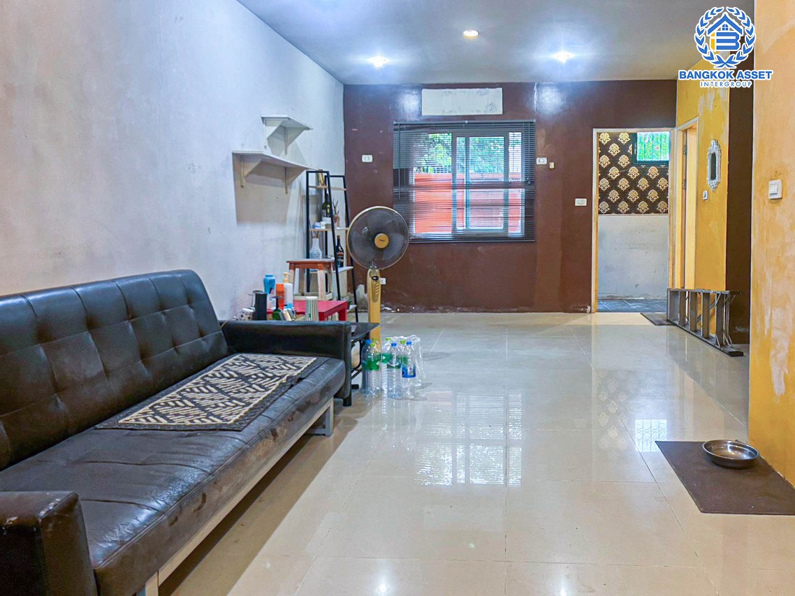 *****ทาวน์เฮ้าส์มือสองกรุงเทพมหานคร โครงการ เดอะคอนเนค7/2 ดอนเมือง-วิภาวดี เนื้อที่กว้าง 19.2 ตร.ว. ฟังก์ชัน 3 ห้องนอน 2 ห้องน้ำ 1 ที่จอดรถ แถมฟรี! 1 เครื่องปรับอากาศ บนทำเลเยี่ยม เพียง 15 นาทีก็ถึงรถไฟฟ้าสายสีแดง "สถานีดอนเมือง" ใกล้จุดขึ้นทางด่วน "ศรีสมาน" คุ้มสุดในย่าน!