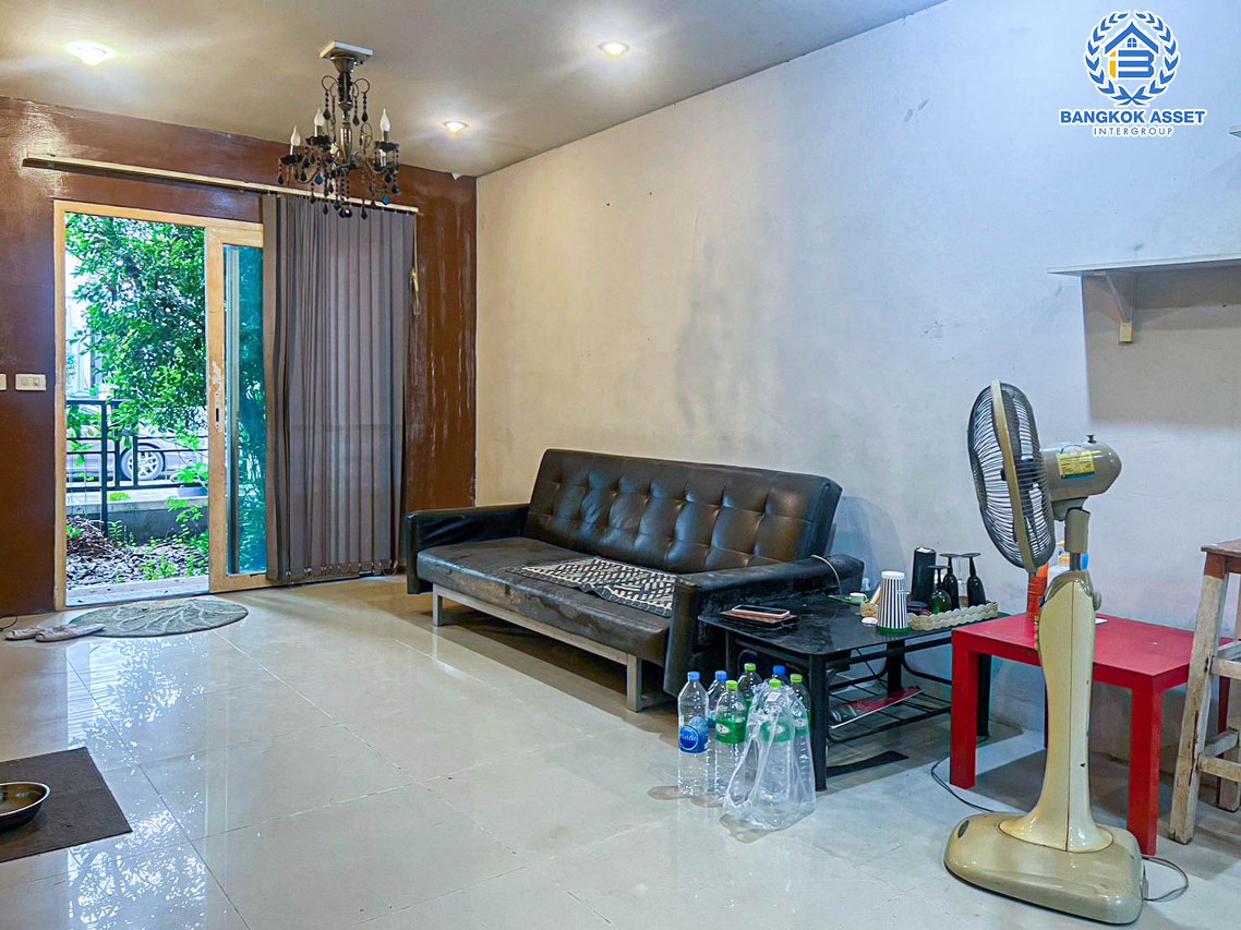 *****ทาวน์เฮ้าส์มือสองกรุงเทพมหานคร โครงการ เดอะคอนเนค7/2 ดอนเมือง-วิภาวดี เนื้อที่กว้าง 19.2 ตร.ว. ฟังก์ชัน 3 ห้องนอน 2 ห้องน้ำ 1 ที่จอดรถ แถมฟรี! 1 เครื่องปรับอากาศ บนทำเลเยี่ยม เพียง 15 นาทีก็ถึงรถไฟฟ้าสายสีแดง "สถานีดอนเมือง" ใกล้จุดขึ้นทางด่วน "ศรีสมาน" คุ้มสุดในย่าน!