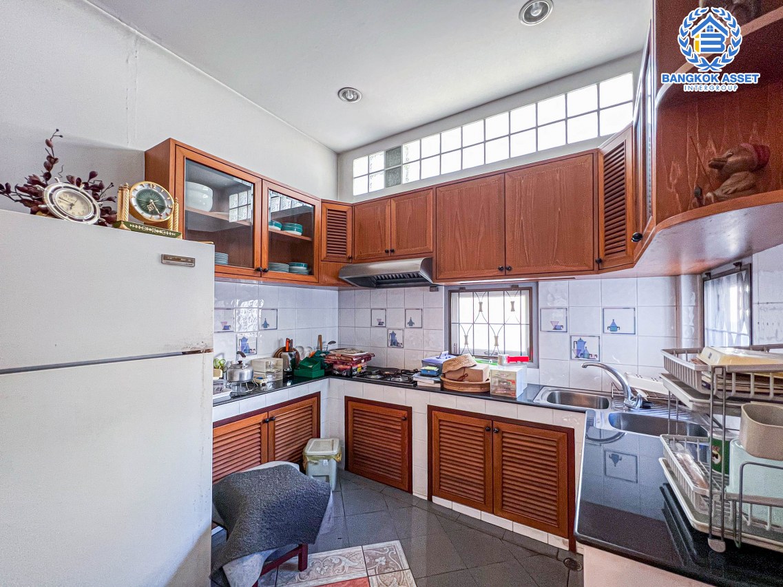 *****บ้านเดี่ยวมือสองนนทบุรี โครงการ เพอร์เฟคเพลส ไทรม้า เนื้อที่กว้างขวางถึง 60 ตร.ว. ฟังก์ชัน 3 ห้องนอน 4 ห้องน้ำ ที่จอดรถ 2 คัน ต่อเติมภายในสวย มีห้องน้ำในตัวทุกห้องนอน บนทำเลแห่งการเดินทาง ใกล้รถไฟฟ้าสายสีม่วง "สถานีบางรักน้อยท่าอิฐ" และทางด่วน "งามวงศ์วาน" จองเลย!