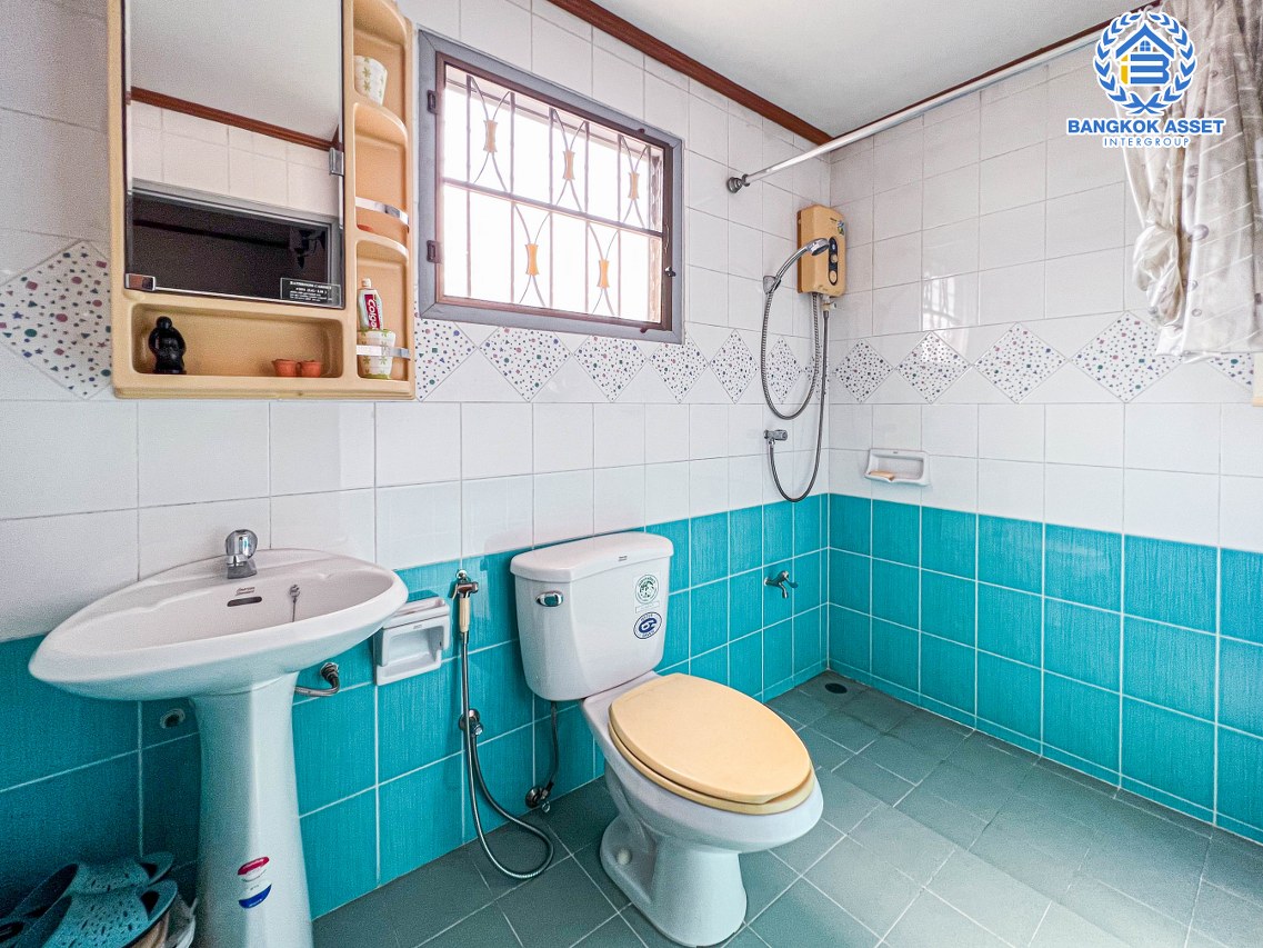 *****บ้านเดี่ยวมือสองนนทบุรี โครงการ เพอร์เฟคเพลส ไทรม้า เนื้อที่กว้างขวางถึง 60 ตร.ว. ฟังก์ชัน 3 ห้องนอน 4 ห้องน้ำ ที่จอดรถ 2 คัน ต่อเติมภายในสวย มีห้องน้ำในตัวทุกห้องนอน บนทำเลแห่งการเดินทาง ใกล้รถไฟฟ้าสายสีม่วง "สถานีบางรักน้อยท่าอิฐ" และทางด่วน "งามวงศ์วาน" จองเลย!