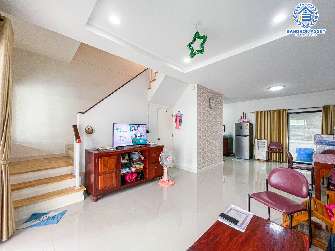 *****ทาวน์เฮ้าส์มือสอง โครงการ ธนาคลัสเตอร์ สถานีเซ็นทรัล-บางใหญ่ เนื้อที่ 22 ตร.ว. ฟังก์ชัน 3 ห้องนอน 3 ห้องน้ำ 2 ที่จอดรถ บ้านสวย มาพร้อมส่วนกลางโครงการครบครัน ใกล้ห้างสรรพสินค้าเซ็นทรัลเวสต์เกต ทำเลเดินทางง่าย เชื่อมต่อรถไฟฟ้าสายสีม่วง "สถานีคลองบางไผ่" และจุดขึ้นทางด่วน "กาญจนาภิเษก"