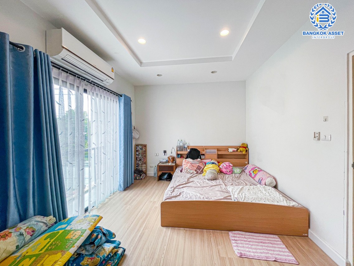 *****ทาวน์เฮ้าส์มือสอง โครงการ ธนาคลัสเตอร์ สถานีเซ็นทรัล-บางใหญ่ เนื้อที่ 22 ตร.ว. ฟังก์ชัน 3 ห้องนอน 3 ห้องน้ำ 2 ที่จอดรถ บ้านสวย มาพร้อมส่วนกลางโครงการครบครัน ใกล้ห้างสรรพสินค้าเซ็นทรัลเวสต์เกต ทำเลเดินทางง่าย เชื่อมต่อรถไฟฟ้าสายสีม่วง "สถานีคลองบางไผ่" และจุดขึ้นทางด่วน "กาญจนาภิเษก"