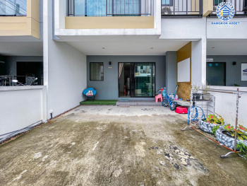 *****ทาวน์เฮ้าส์มือสอง โครงการ ธนาคลัสเตอร์ สถานีเซ็นทรัล-บางใหญ่ เนื้อที่ 22 ตร.ว. ฟังก์ชัน 3 ห้องนอน 3 ห้องน้ำ 2 ที่จอดรถ บ้านสวย มาพร้อมส่วนกลางโครงการครบครัน ใกล้ห้างสรรพสินค้าเซ็นทรัลเวสต์เกต ทำเลเดินทางง่าย เชื่อมต่อรถไฟฟ้าสายสีม่วง "สถานีคลองบางไผ่" และจุดขึ้นทางด่วน "กาญจนาภิเษก"