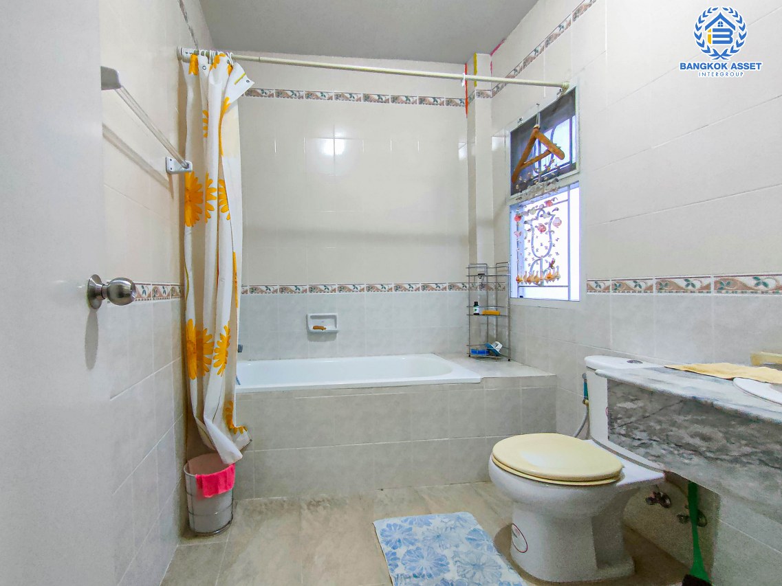 *****บ้านเดี่ยวมือสอง เมืองนนทบบุรี โครงการ เพอร์เฟคเพลส รัตนาธิเบศร์-ไทรม้า เนื้อที่กว้างเกือบ 60 ตร.ว. ฟังก์ชัน 3 ห้องนอน 3 ห้องน้ำ 2 ที่จอดรถ หน้าบ้านไม่ชนใคร มีความเป็นส่วนตัว แถมฟรี! เครื่องปรับอากาศ 2 เครื่อง พร้อมส่วนกลางครบครัน ทำเลดีเชื่อมสู่หลายเส้นทาง ใกล้รถไฟฟ้าสายสีม่วง "สถานีบางรักน้อยท่าอิฐ" และทางด่วน "ศรีรัช"