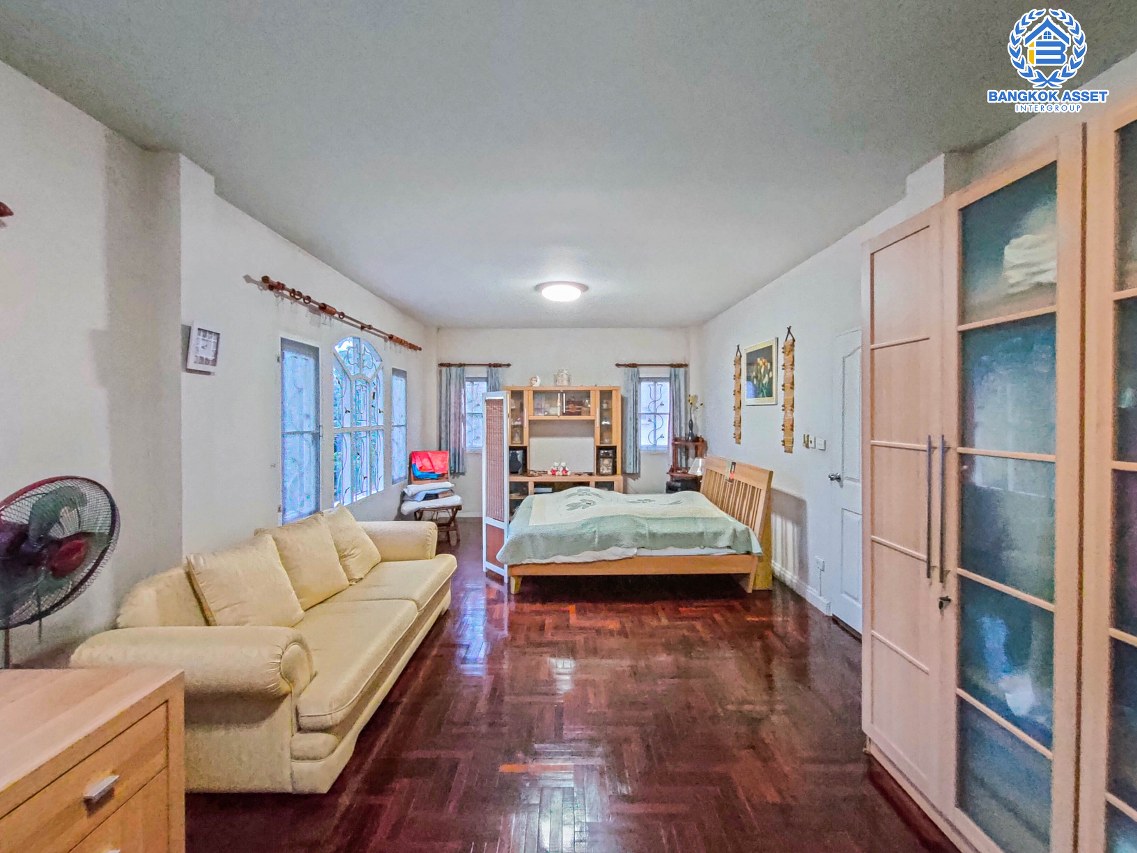 *****บ้านเดี่ยวมือสอง เมืองนนทบบุรี โครงการ เพอร์เฟคเพลส รัตนาธิเบศร์-ไทรม้า เนื้อที่กว้างเกือบ 60 ตร.ว. ฟังก์ชัน 3 ห้องนอน 3 ห้องน้ำ 2 ที่จอดรถ หน้าบ้านไม่ชนใคร มีความเป็นส่วนตัว แถมฟรี! เครื่องปรับอากาศ 2 เครื่อง พร้อมส่วนกลางครบครัน ทำเลดีเชื่อมสู่หลายเส้นทาง ใกล้รถไฟฟ้าสายสีม่วง "สถานีบางรักน้อยท่าอิฐ" และทางด่วน "ศรีรัช"