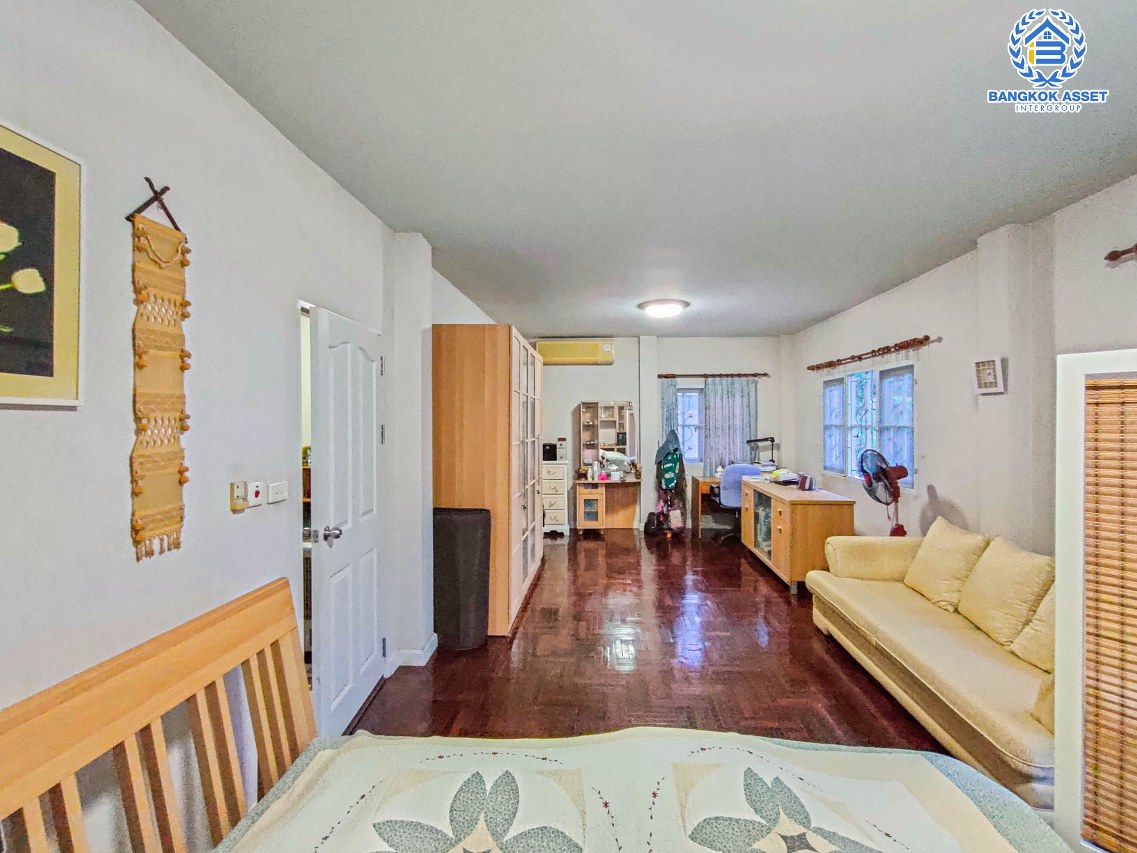 *****บ้านเดี่ยวมือสอง เมืองนนทบบุรี โครงการ เพอร์เฟคเพลส รัตนาธิเบศร์-ไทรม้า เนื้อที่กว้างเกือบ 60 ตร.ว. ฟังก์ชัน 3 ห้องนอน 3 ห้องน้ำ 2 ที่จอดรถ หน้าบ้านไม่ชนใคร มีความเป็นส่วนตัว แถมฟรี! เครื่องปรับอากาศ 2 เครื่อง พร้อมส่วนกลางครบครัน ทำเลดีเชื่อมสู่หลายเส้นทาง ใกล้รถไฟฟ้าสายสีม่วง "สถานีบางรักน้อยท่าอิฐ" และทางด่วน "ศรีรัช"