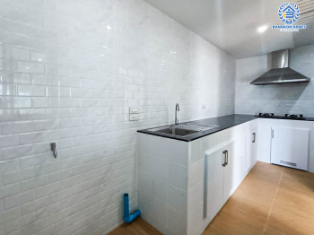 *****ทาวน์เฮ้าส์มือสองนนทบุรี โครงการเดอะวิลล่า รัตนาธิเบศร์ เนื้อที่ 23.9 ตร.ว บ้านหลังมุม สภาพดี พร้อมขาย กับฟังก์ชัน 3 ห้องนอน 2 ห้องน้ำ 1 ที่จอดรถ แถมฟรีสุดคุ้ม! 2 เครื่องปรับอากาศ บนทำเลเยี่ยม เชื่อมต่อถนนราชพฤกษ์, ท่าอิฐ-ไทรม้า ใกล้แม่น้ำเจ้าพระยาและโครงการรถไฟฟ้าสีม่วง "สถานีบางรักน้อยท่าอิฐ"