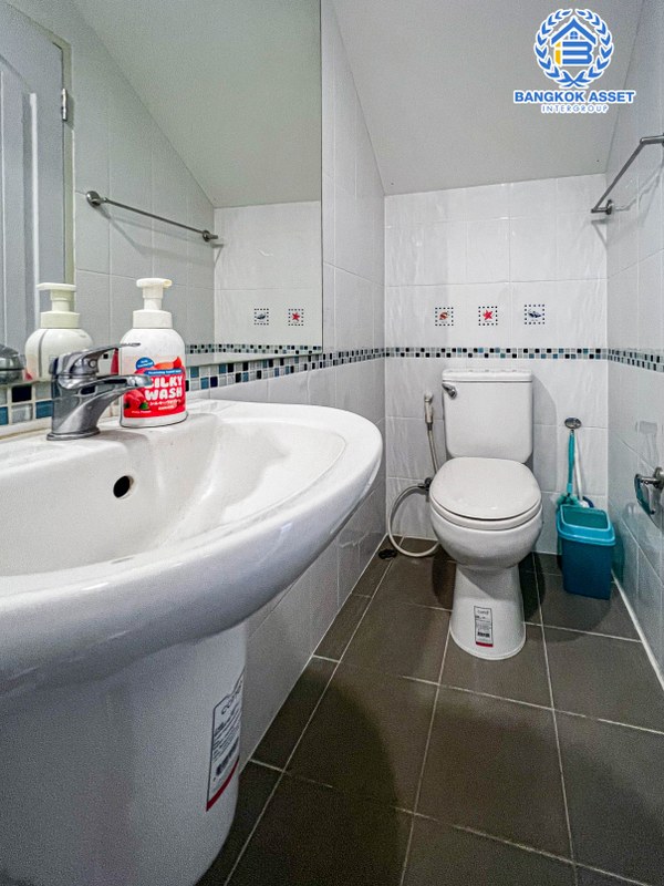 *****ทาวน์เฮ้าส์มือสองนนทบุรี โครงการ วิสต้า 180 รัชวิภา หลังมุม เนื้อที่ 40.2 ตร.ว ตกแต่งสวยงาม พร้อมเข้าอยู่ ฟังก์ชัน 3 ห้องนอน 3 ห้องน้ำ 2 ที่จอดรถ ของแถมเพียบ! จัดสวนด้านข้างร่มรื่น ทำเลเยี่ยม เข้า-ออกได้หลายทางทั้งถนนนครอินทร์, ถนนพิบูลสงคราม, ถนนกรุงเทพ-นนทบุรี ใกล้ทางด่วน "แยกประชานุกูล"