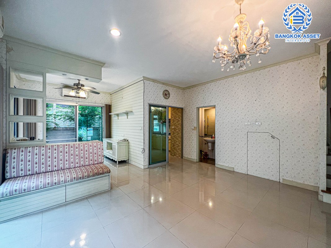 *****ทาวน์เฮ้าส์มือสองนนทบุรี โครงการ วิสต้า 180 รัชวิภา หลังมุม เนื้อที่ 40.2 ตร.ว ตกแต่งสวยงาม พร้อมเข้าอยู่ ฟังก์ชัน 3 ห้องนอน 3 ห้องน้ำ 2 ที่จอดรถ ของแถมเพียบ! จัดสวนด้านข้างร่มรื่น ทำเลเยี่ยม เข้า-ออกได้หลายทางทั้งถนนนครอินทร์, ถนนพิบูลสงคราม, ถนนกรุงเทพ-นนทบุรี ใกล้ทางด่วน "แยกประชานุกูล"